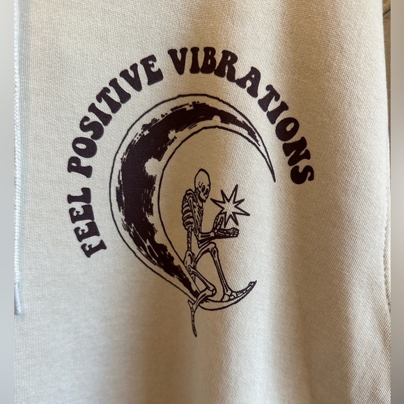 Persaya NWT Juniors Large Celestial Hooded Tan Sweatshirt Kangaroo Pouch Pocket - Picture 5 of 12